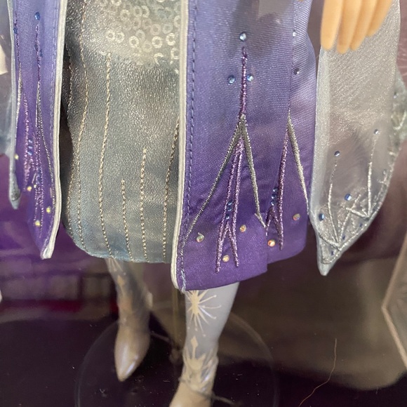 Disney Store Frozen 2 Elsa and Anna Limited Edition Doll collectable - Picture 6 of 9